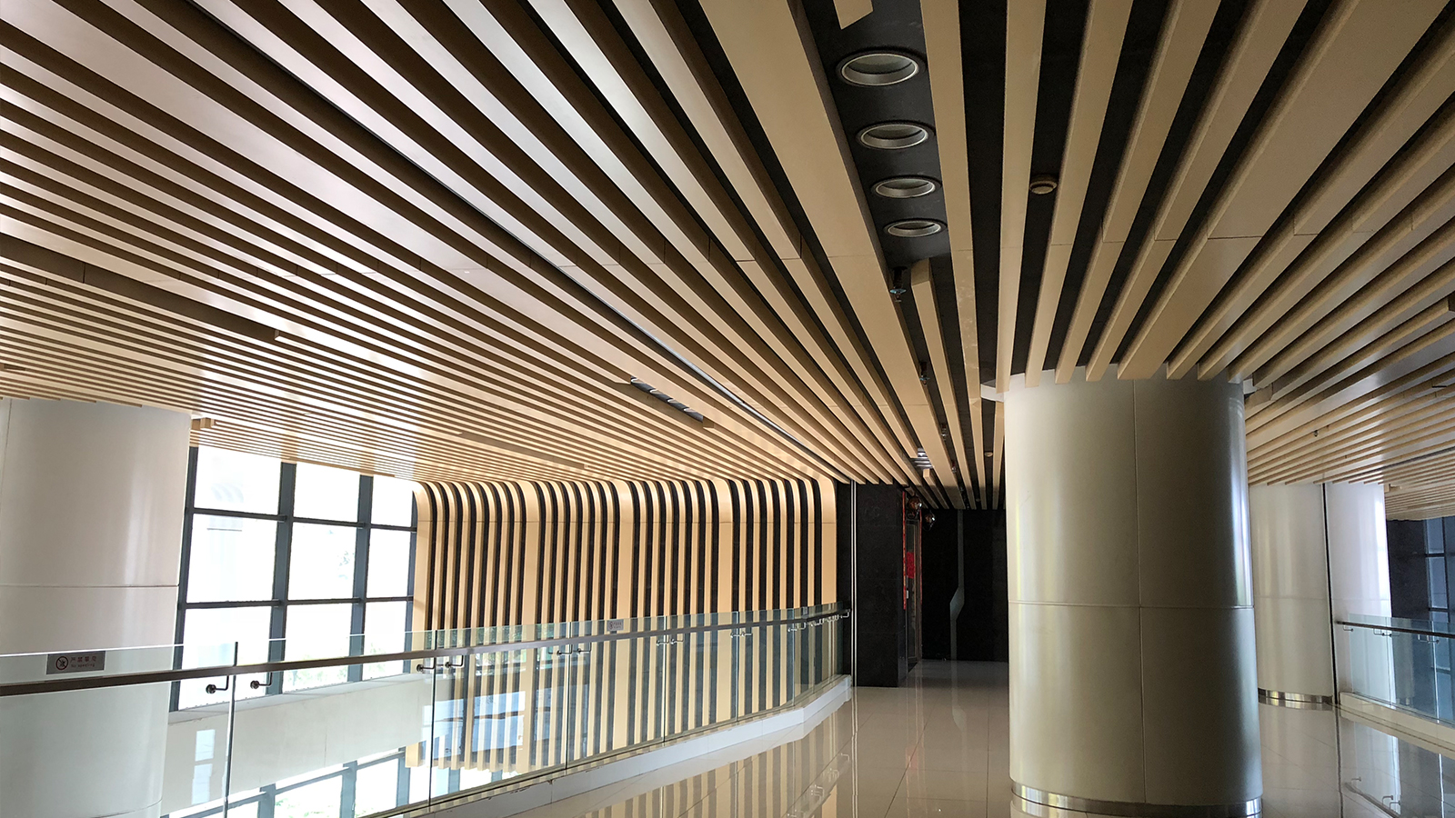 木紋鋁方通 | 無(wú)懼風(fēng)雨洗禮，依然美觀靚麗 