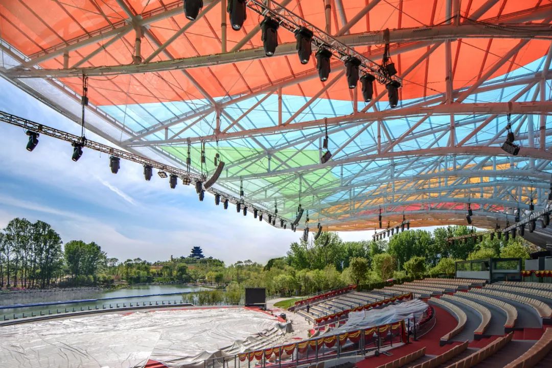 什么是ETFE膜？ 輕薄透的屋/墻面材料。