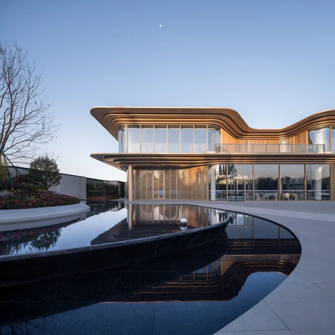 示范區(qū)立面：各種鋁板的應用4——雙曲鋁板